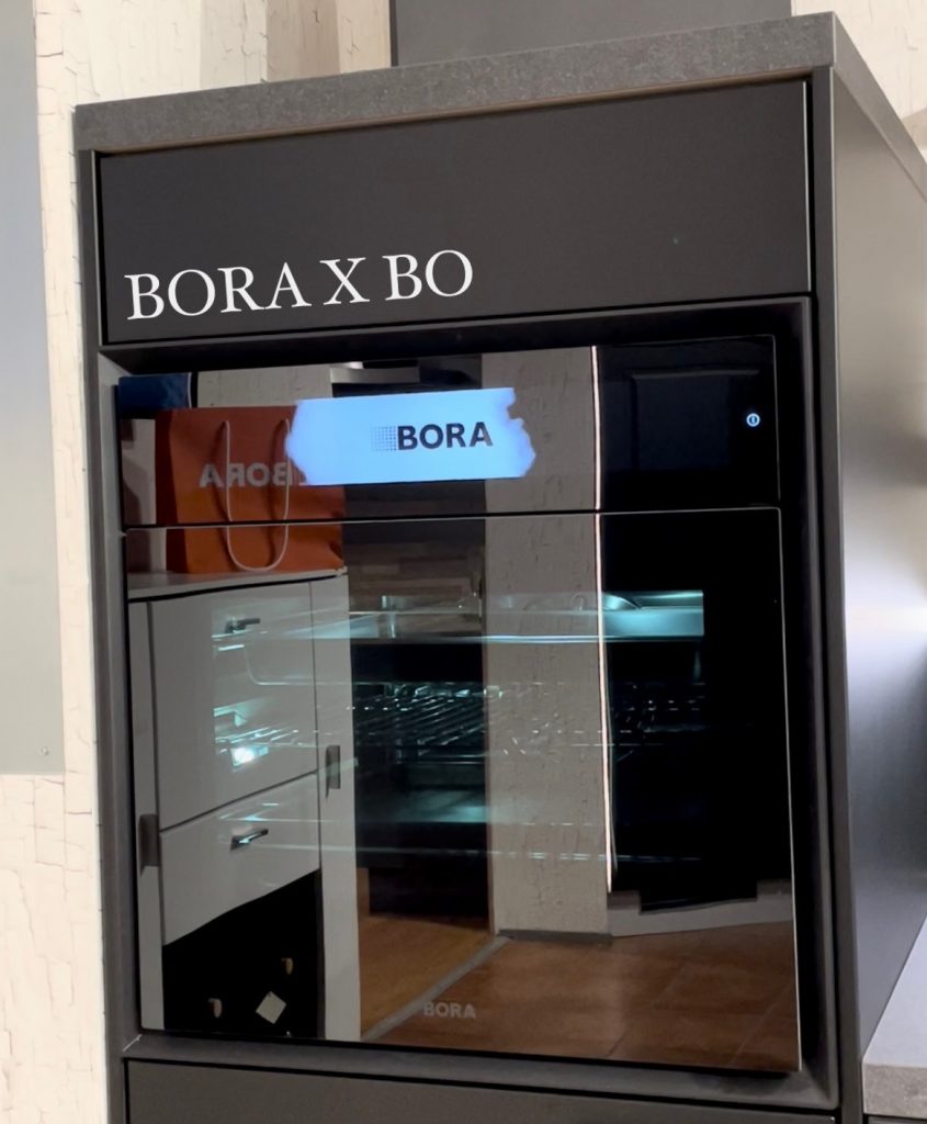 Innovativer Dampfbackofen BORA X BO in der Ausstellung bei Möbel Rudolf in Schlüchtern